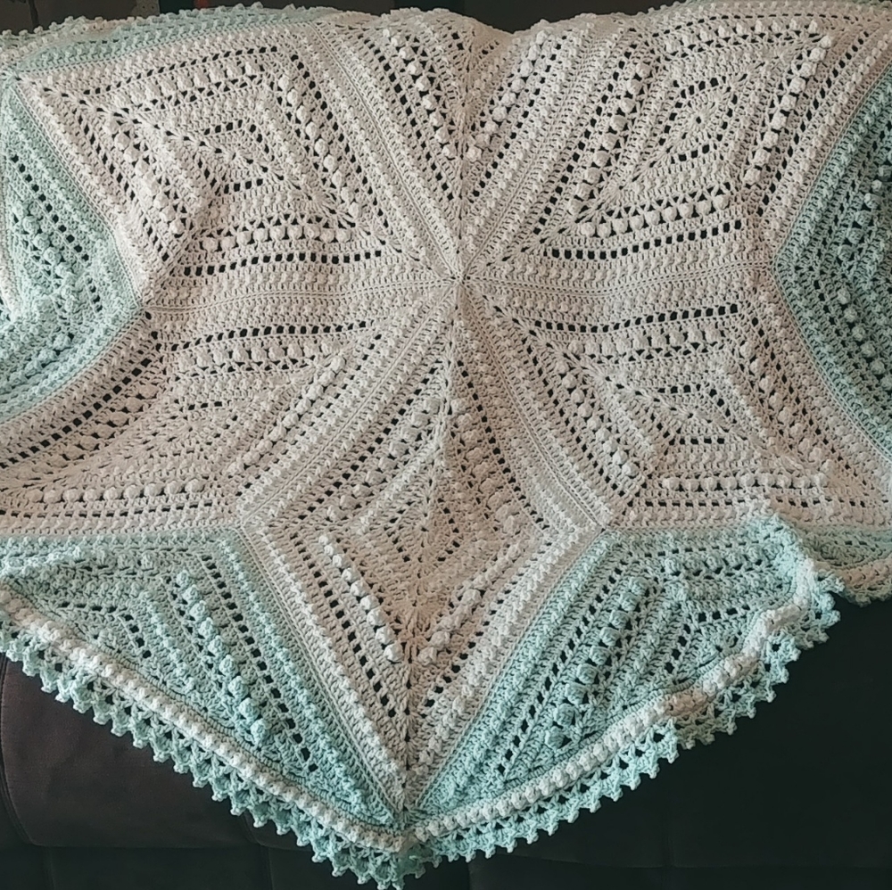Crocheted 6 point diamond throw/blanket white/blue - Picture 2 of 7